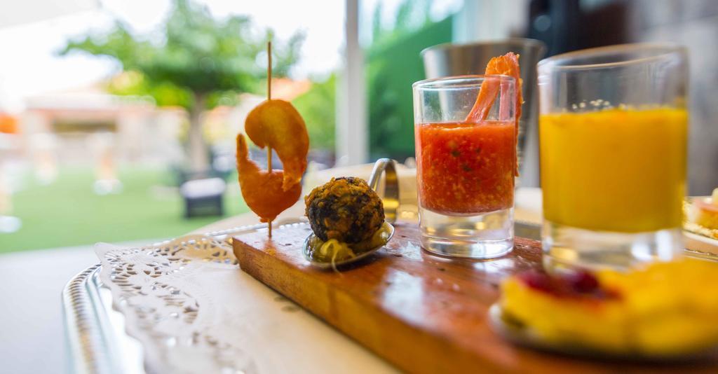 El Patio Hotel La Almunia de Dona Godina Ngoại thất bức ảnh