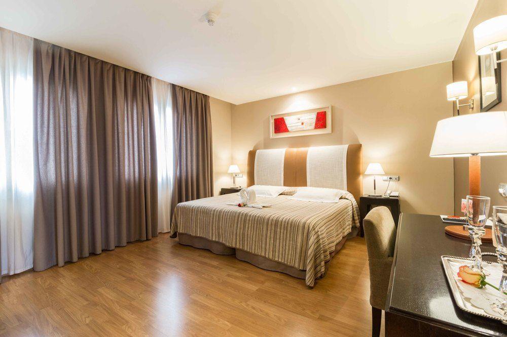 El Patio Hotel La Almunia de Dona Godina Ngoại thất bức ảnh